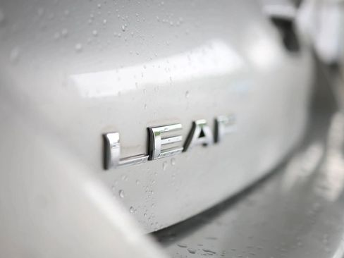 Used 2014 Nissan Leaf S image 12