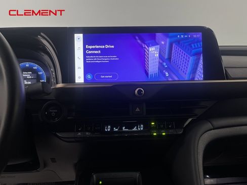 Used 2024 Toyota Crown Limited image 16