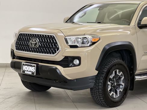 Used 2018 Toyota Tacoma TRD Off-Road w/ Technology Package AWD/4WD image 27