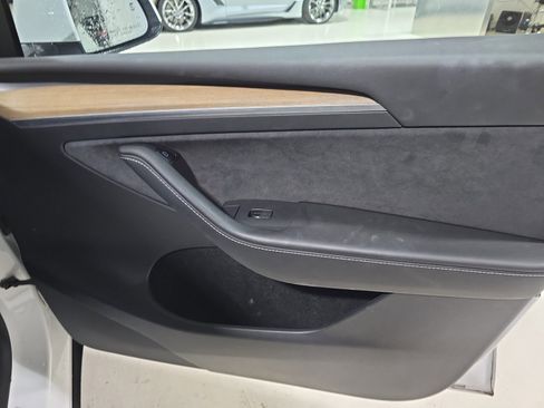Used 2022 Tesla Model Y Long Range image 20