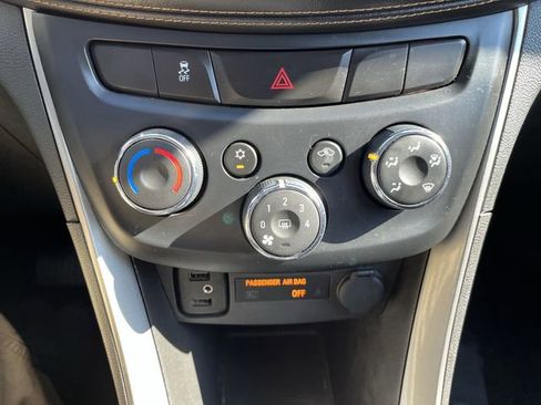 Used 2017 Chevrolet Trax LT w/ LT Convenience Package image 18