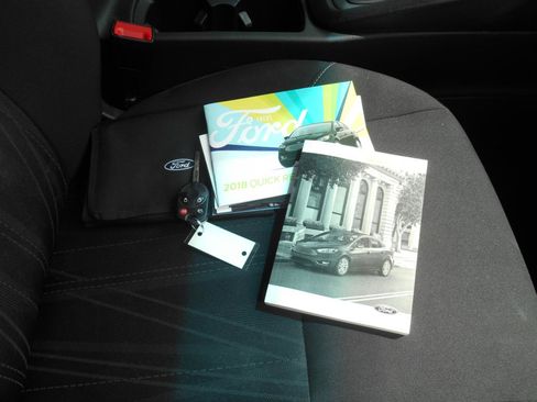 Used 2018 Ford Focus SE w/ Cold Weather Package FWD image 6