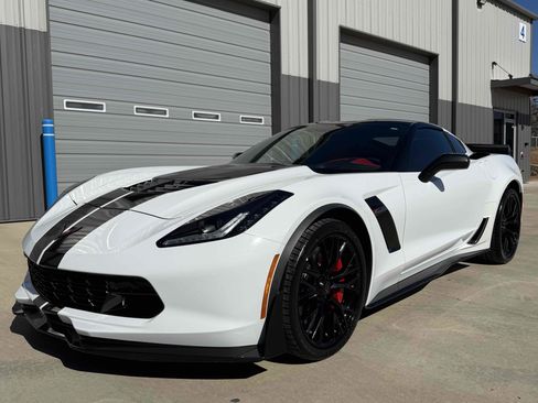 Used 2016 Chevrolet Corvette Z06 w/ 3LZ Preferred Equipment Group image 2