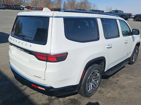 Used 2023 Jeep Wagoneer Series II w/ HD Trailer Tow Package image 4