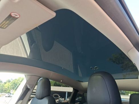 Used 2022 Tesla Model Y Long Range AWD/4WD image 16