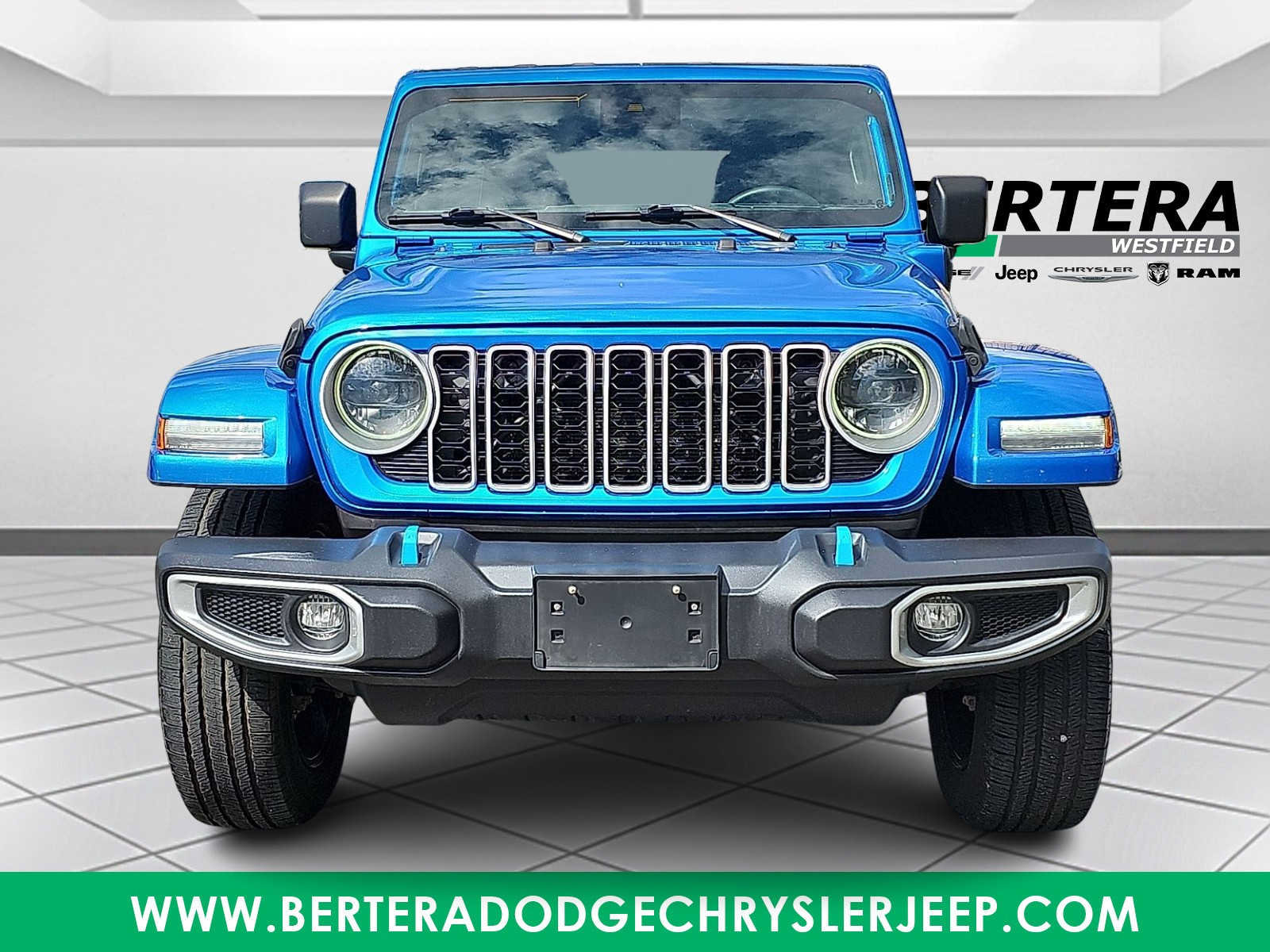 Used 2024 Jeep Wrangler Unlimited Sahara AWD/4WD image 2