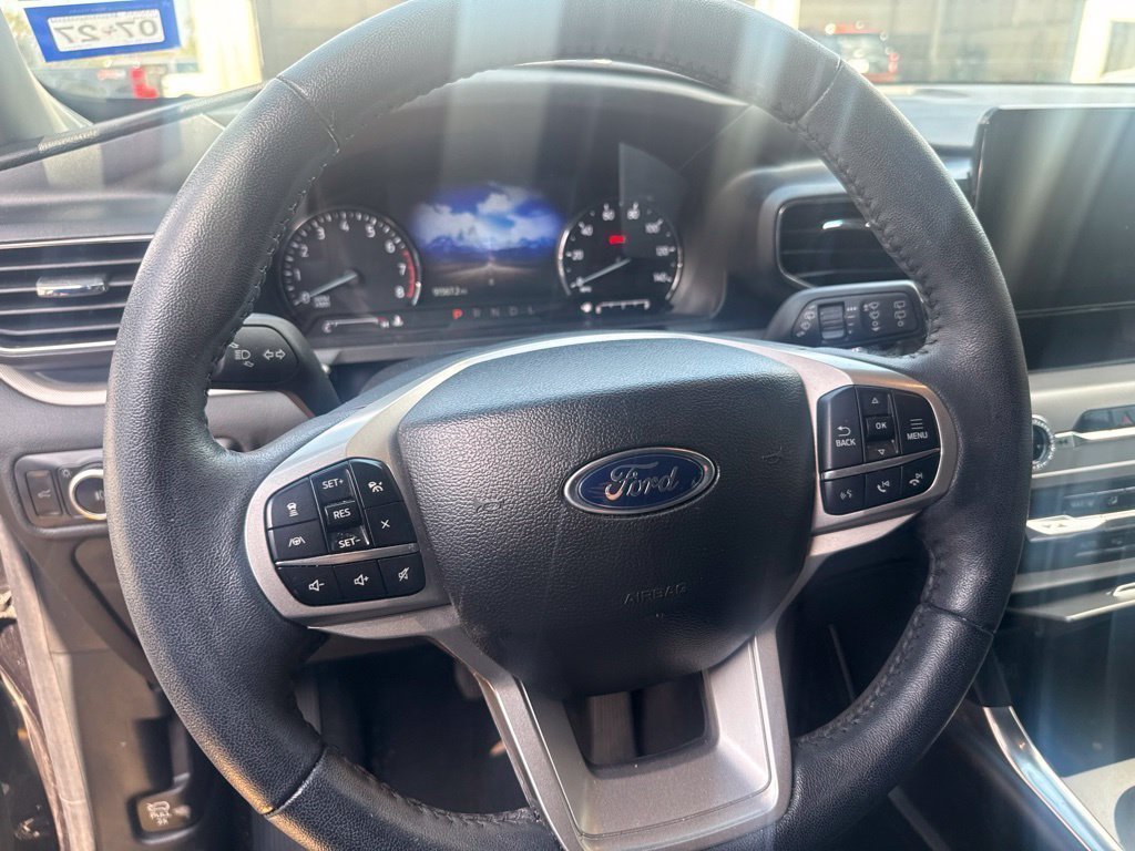 Used 2023 Ford Explorer XLT w/ Equipment Group 202A RWD image 9