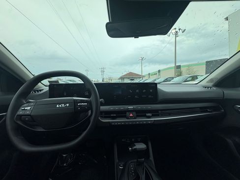 Used 2025 Kia K4 LXS image 32