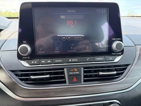 Used 2024 Nissan Altima 2.5 SV FWD image 16