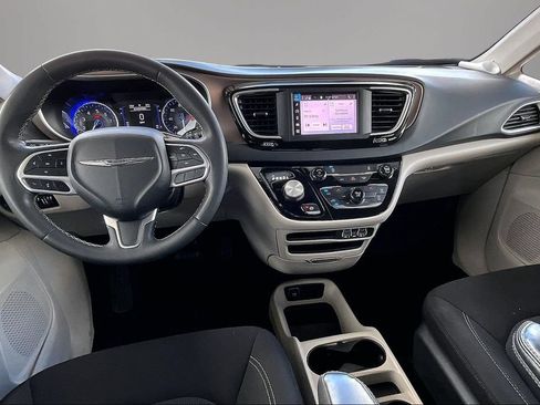 Used 2022 Chrysler Voyager LX FWD image 7