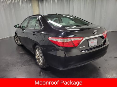 Used 2017 Toyota Camry XLE w/ Moonroof Package FWD image 6