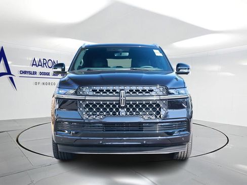 Used 2025 Lincoln Navigator Black Label AWD/4WD image 4