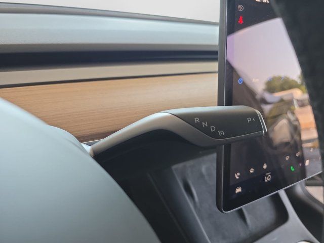 Used 2025 Tesla Model Y Long Range AWD/4WD image 23