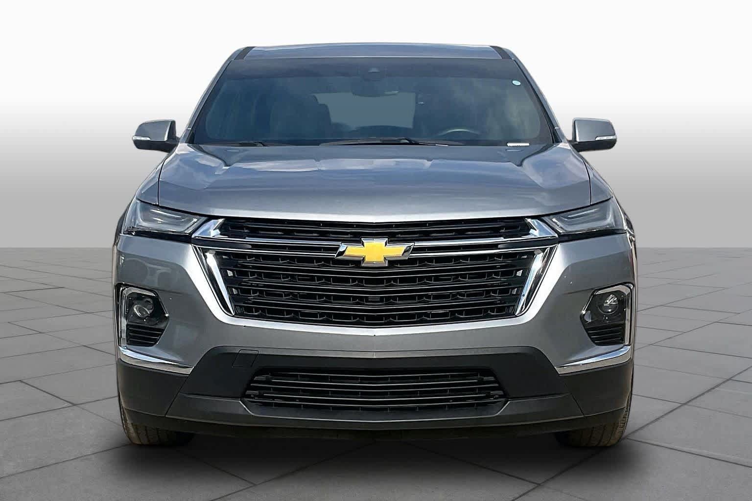 Used 2023 Chevrolet Traverse LS w/ Safety Package FWD image 4