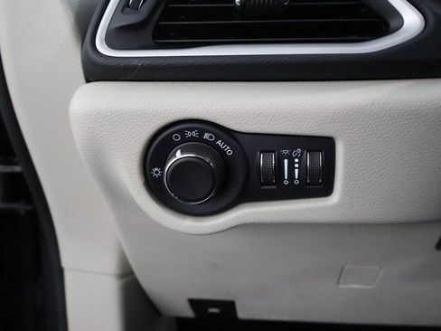 Used 2023 Chrysler Voyager LX image 36