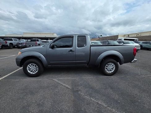 Used 2017 Nissan Frontier SV image 4