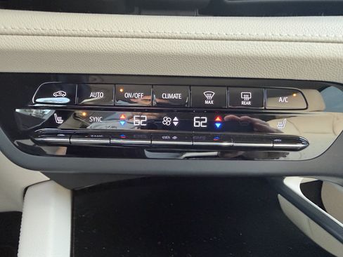 Used 2023 Buick Envision Essence AWD/4WD image 16