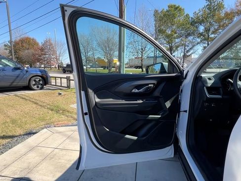 Used 2024 GMC Terrain SLE image 36