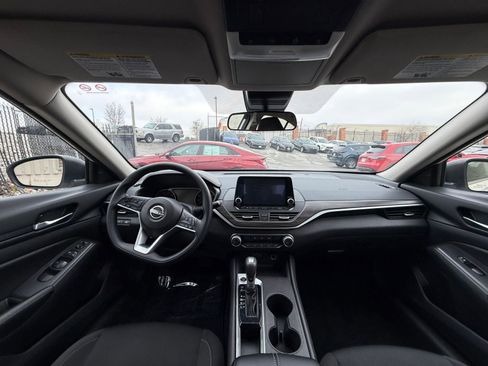 Used 2025 Nissan Altima 2.5 SV image 33
