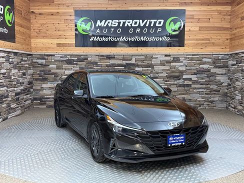 Used 2023 Hyundai Elantra SEL FWD image 3