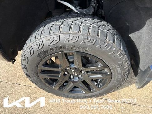 Used 2024 Chevrolet Silverado 1500 LT Trail Boss w/ Protection Package AWD/4WD image 4