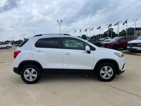 Certified 2022 Chevrolet Trax LT w/ LT Convenience Package AWD/4WD image 6
