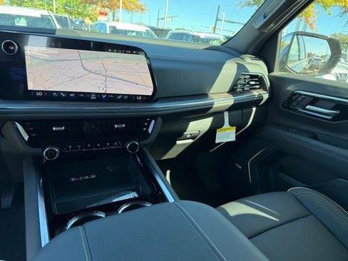 New 2026 Chevrolet Suburban Premier image 30