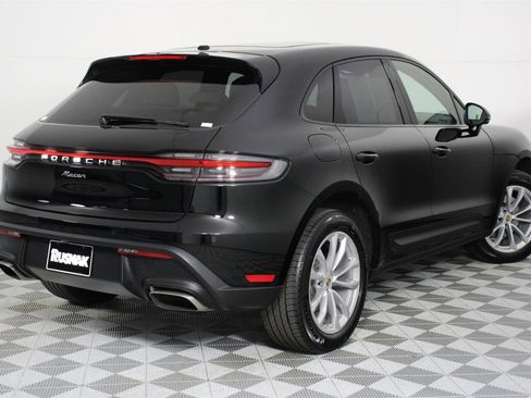 Certified 2025 Porsche Macan image 7