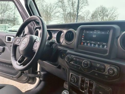Used 2021 Jeep Wrangler Unlimited Willys image 26
