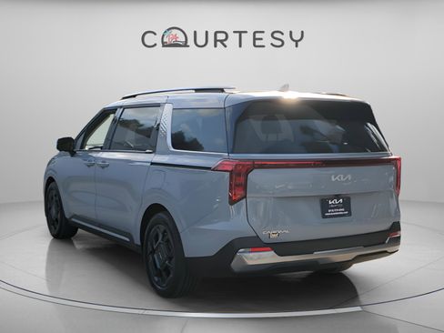 Certified 2025 Kia Carnival SX image 2