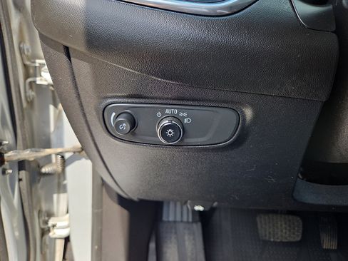 Used 2018 Chevrolet Equinox LS AWD/4WD image 27