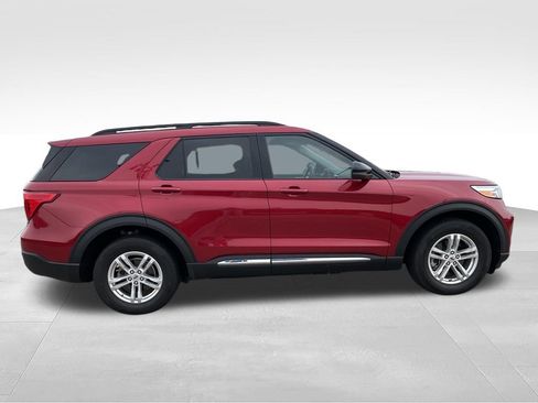 Used 2023 Ford Explorer XLT w/ Equipment Group 202A AWD/4WD image 30