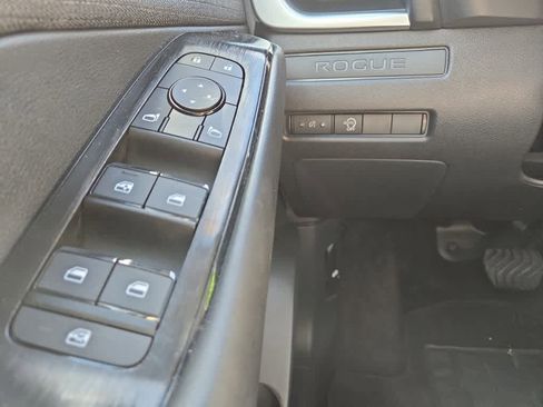 Used 2023 Nissan Rogue S AWD/4WD image 32