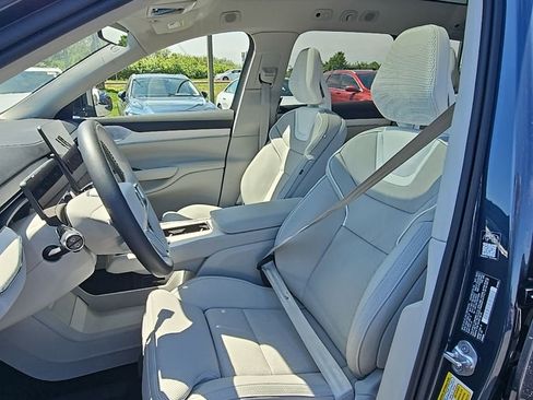 Used 2025 Volvo EX90 Ultra AWD/4WD image 3