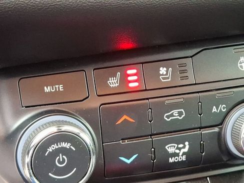 Used 2023 Dodge Durango GT image 29