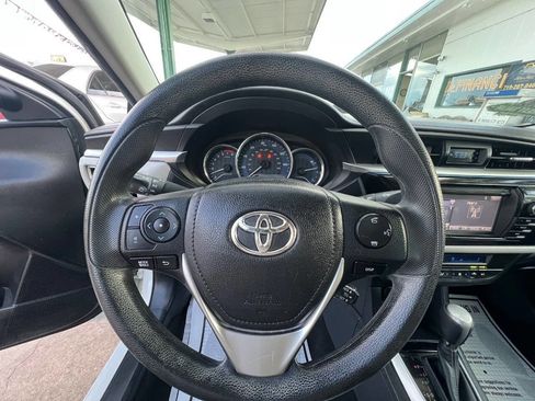 Used 2015 Toyota Corolla LE FWD image 18