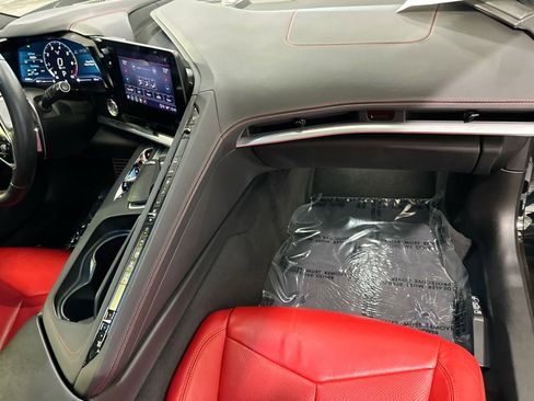 Used 2021 Chevrolet Corvette Stingray Coupe w/ Z51 Performance Package image 32
