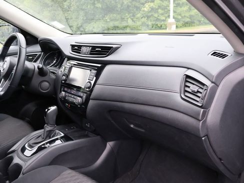 Used 2019 Nissan Rogue SV w/ Premium Package AWD/4WD image 32
