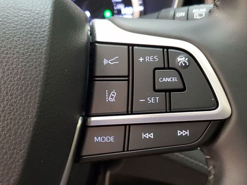 Used 2023 Toyota Highlander XLE FWD image 13