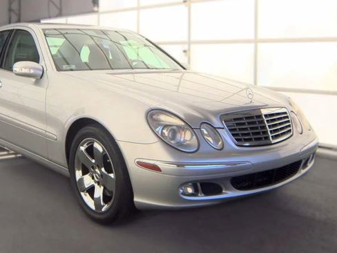 Used 2005 Mercedes-Benz E 320 Sedan w/ Sunroof Pkg image 4