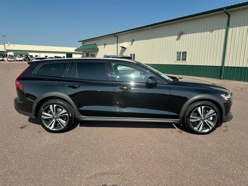Used 2025 Volvo V60 B5 Cross Country Plus AWD/4WD image 34