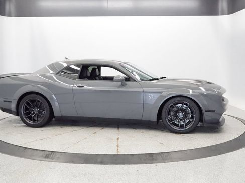 Used 2018 Dodge Challenger SRT Hellcat RWD image 30
