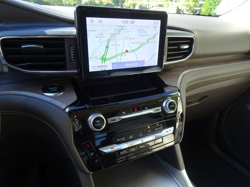 Used 2023 Ford Explorer Platinum w/ Equipment Group 601A image 3