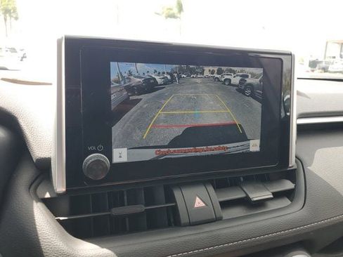 Used 2025 Toyota RAV4 XLE image 19