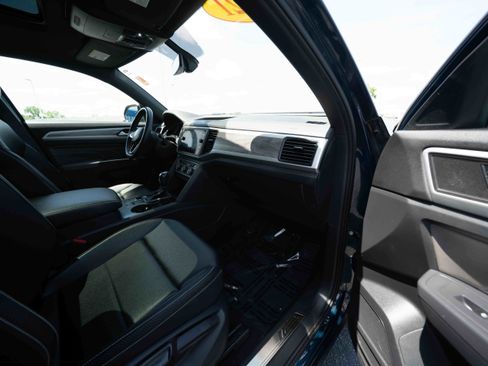 Used 2021 Volkswagen Atlas Cross Sport SE w/ Panoramic Sunroof Package FWD image 26