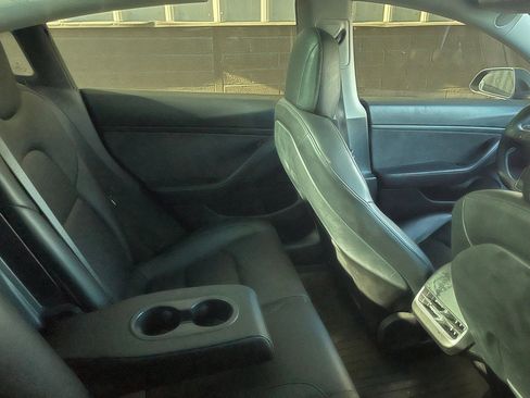Used 2021 Tesla Model 3 Performance image 7