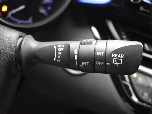 Used 2022 Toyota C-HR XLE image 26