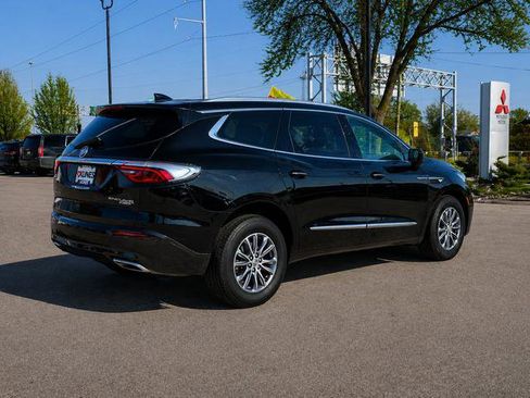 Used 2023 Buick Enclave Essence AWD/4WD image 10