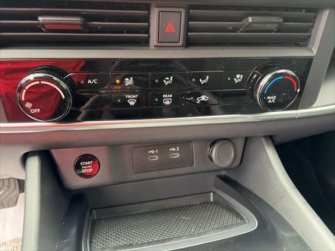 Used 2025 Nissan Rogue S image 17