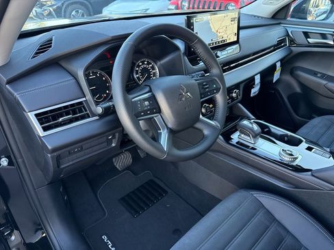 New 2025 Mitsubishi Outlander SE image 20